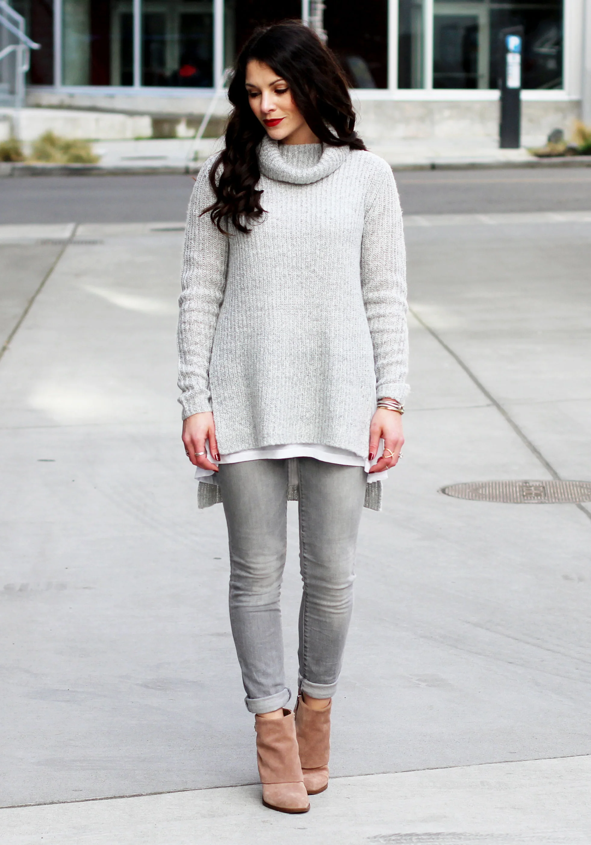 Gray turtleneck sales sweater outfit